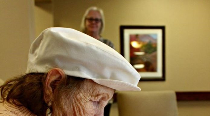 I gattini del PACC allattati dai residenti della casa di cura di Oro Valley